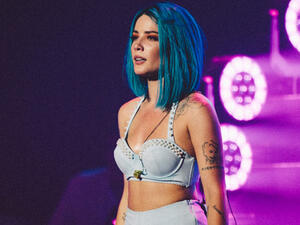 Halsey has denied rumours she's dating Machine Gun Kelly (Source: iamhalsey / Instagram) 