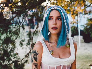 Halsey mentions G-Eazy On-Stage (Source: iamhalsey / Instagram )