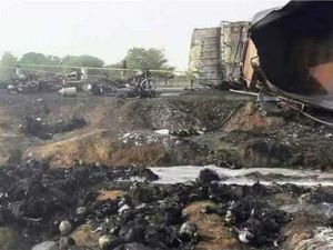 123 قتيلا في احتراق صهريج نفط في باكستان