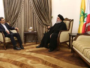 قلق إيراني من خروج لبنان من الفلك الإيراني السوري
