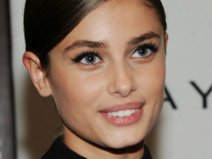 وصفة طبيعية لتكثيف الحواجب