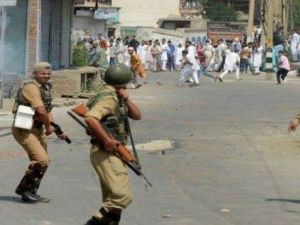 الهند تستنجد بباكستان لانقاذها من مظاهرات الكشميريين
