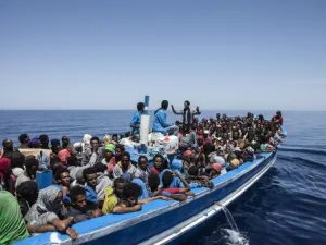 مطالبة بتحقيق دولي حول غرق 800 شخص في البحر المتوسط