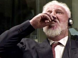 برالياك يتناول السم أثناء مثوله أمام المحكمة