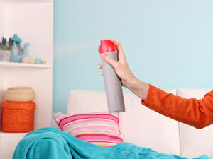 تبديل هواء الغرفة بشكلٍ يومي، أو بمعدل مرتين في اليوم أمرٌ جيدٌ  تبديل هواء الغرفة بشكلٍ يومي، أو بمعدل مرتين في اليوم أمرٌ جيدٌ