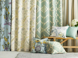 الستائر تُضيف في المنزل لمسة جماليّة إضافيّة
 الستائر تُضيف في المنزل لمسة جماليّة إضافيّة