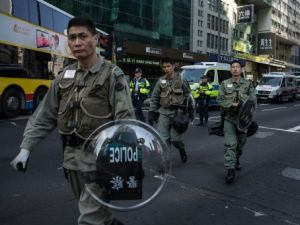 مواجهات بين الشرطة ومتظاهرين في هونغ كونغ