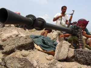 اليمن: 100 قتيل وجريح في مواجهات تعز