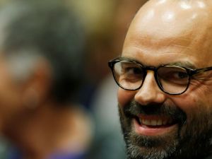 تم تعيين إدوار فيليب، والبالغ من العمر 46 عاما، رئيسا للوزراء