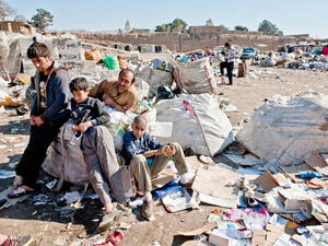 الأفغان في إيران: موت بطيء متبل بالرعب