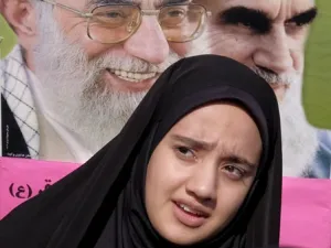 سيطرة على إيران وفق مبدأ أنا الشيخ وأنا الشاه
