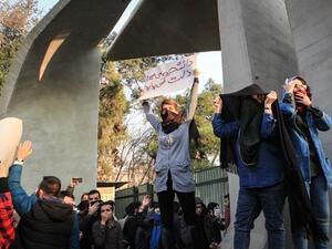 مايكل سينغ: على واشنطن أن تكف عن التودّد لـ"المعتدلين" في النظام الإيراني