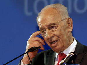 Israeli President Shimon Peres says he is ready to meet his Iranian counterpart Hassan Rowhani. [AFP]