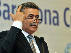 Israel's Environment Minister Amir Peretz speaks during the 18th ordinary meeting of contracting parties to the Barcelona convention and its protocols on December 5 2013 in istanbul. [Ozan Kose/AFP]