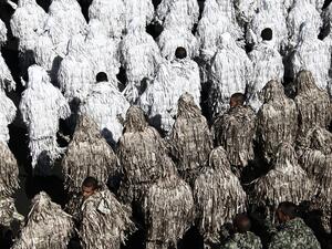 ارشيف/ جنود ايرانيون بازياء مموهة