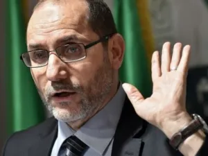 عبد الرزاق مقري رئيس حزب “حركة مجتمع السلم” الجزائرية

