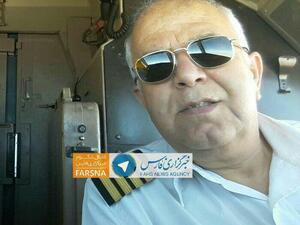 الطيار هوجات فولاد ربان الطائرة التابعة لخطوط شركة "آسمان" الجوية