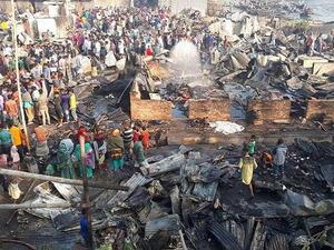 حريق يلتهم أكثر من 200 منزل في عشوائيات مدينة تشيتاغونغ جنوبي بنغلادش