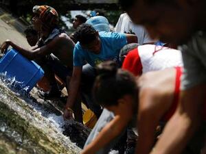 الانقطاعات المتكررة في إمدادات المياه كارثة حقيقية لكثير من سكان كاراكاس