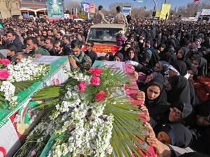تشييع جنازة ضحايا هجوم حافلة الحرس الثوري