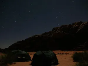 منطقة تخييم سياحية في وادي رم جنوب الاردن
