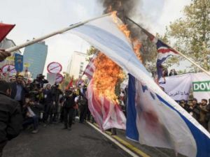 إيرانيون يحيون ذكرى احتجاز الرهائن في السفارة الأمريكية