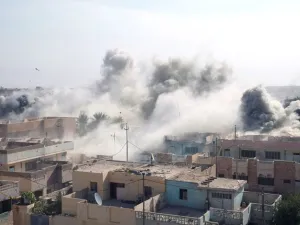 المدفعية الأمريكية تقصف مواقع داعش بالموصل