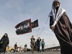مئات آلاف من الشيعة في العراق ومن دول العالم يتوجهون إلى كربلاء
