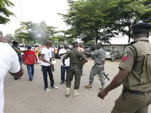 خلاف بين العتالين المسلمين والمسيحيين في أحد الأسواق المحلية