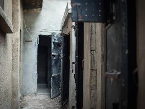 الكثير من المعتقلين في “بئر أحمد” اضطروا إلى الإضراب عن الطعام