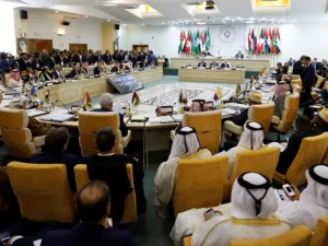 تنطلق يوم غد الأحد في تونس العاصمة اجتماعات الدورة 30 لمجلس جامعة الدول العربية على مستوى القادة
