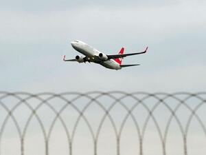 Iraq has ordered international airlines to halt services to Erbil, the Kurdish capital, and Sulaimaniyah, its second city, beginning Friday evening. (Ozak Kose/ AFP) Iraq has ordered international airlines to halt services to Erbil, the Kurdish capital, and Sulaimaniyah, its second city, beginning Friday evening. (Ozak Kose/ AFP)