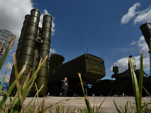 تنفي روسيا ضلوعها عسكريا في أوكرانيا