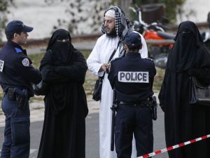 رئيس بلدية فرنسية يرفض افتتاح مسجد تُموِّله السعودية - ارشيف