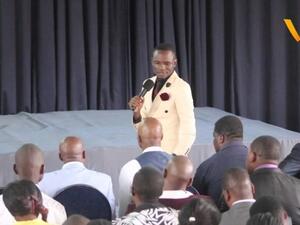 رجل الدين: لديّ رقم الإله ويمكنني أن أتصل به عند الحاجة 