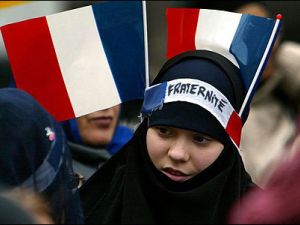 هولاند: "علينا الاستعداد لهجمات اخرى وحماية انفسنا"
