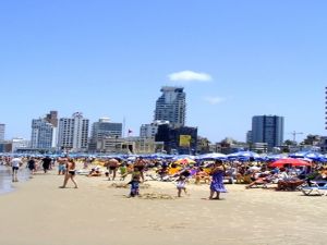 أحد شواطىء مدينة تل أبيب