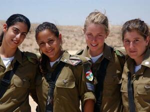 مجندات من جيش الاحتلال