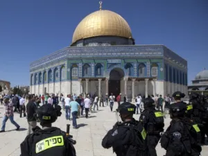 الشرطة الإسرائيلية تقتحم مُصلى "قبة الصخرة" في القدس