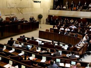 الكنيست يصادق على نهب مخصصات ذوي الشهداء والأسرى
