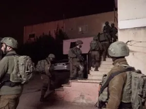 حملة اعتقالات واسعة في الضفة طالت 40 فلسطينيا 