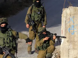 قوات الاحتلال تعتقل 15 فلسطينيا في أنحاء مختلفة من الضفة الغربية
