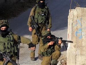 Israeli soldiers hold a position in a street, east of the West Bank city of Nablus, October 3, 2015. (AFP/File)