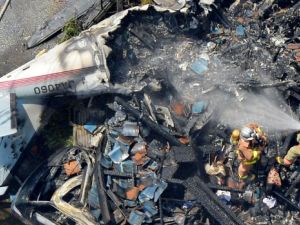 طائرة تهوي على منطقة سكنية بطوكيو