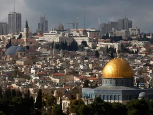  قانون يجيز  سحب الهوية المقدسية من الفلسطينيين.