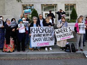  نفى المسؤولون السعوديون ذلك، وقالوا إن الرجل زار القنصلية، لكنه غادرها بعد ذلك
