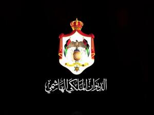 موظف في الديوان الملكي الاردني يوقف سائق حافلة على خلفية أولوية مرور