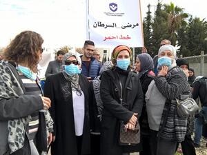 تسبب القرار الحكومي بوقف علاج 1400 مريض بالسرطان من أصل 12 ألفا انتهت إعفاءاتهم الطبية