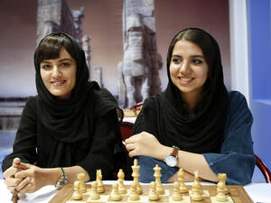 Iranian chess players Mitra Hejazipour (L) and Sara Khademalsharieh play at the Chess Federation in the capital Tehran on October 10, 2016. (AFP photo)
