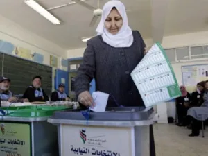 ممثلون حكوميون حضروا المؤتمر ودعو لتذليل عوائق الاصلاح 